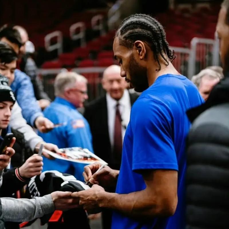 记者：今年租借效力大阪樱花的拉斐尔正与一家中国俱乐部谈判（记者称：本季租借效力大阪樱花的拉斐尔正与一家中国俱乐部洽谈）