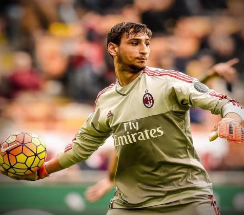 万项：距离理想中的球员还差很多；最后两场比赛不会放松（万项：距理想自我仍有不小差距，最后两战绝不松懈）