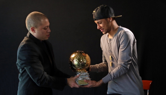 佩工：建议足球比赛使用后场违例规则，球过中线不能回传（佩工建议引入后场违例：过中线不得回传）