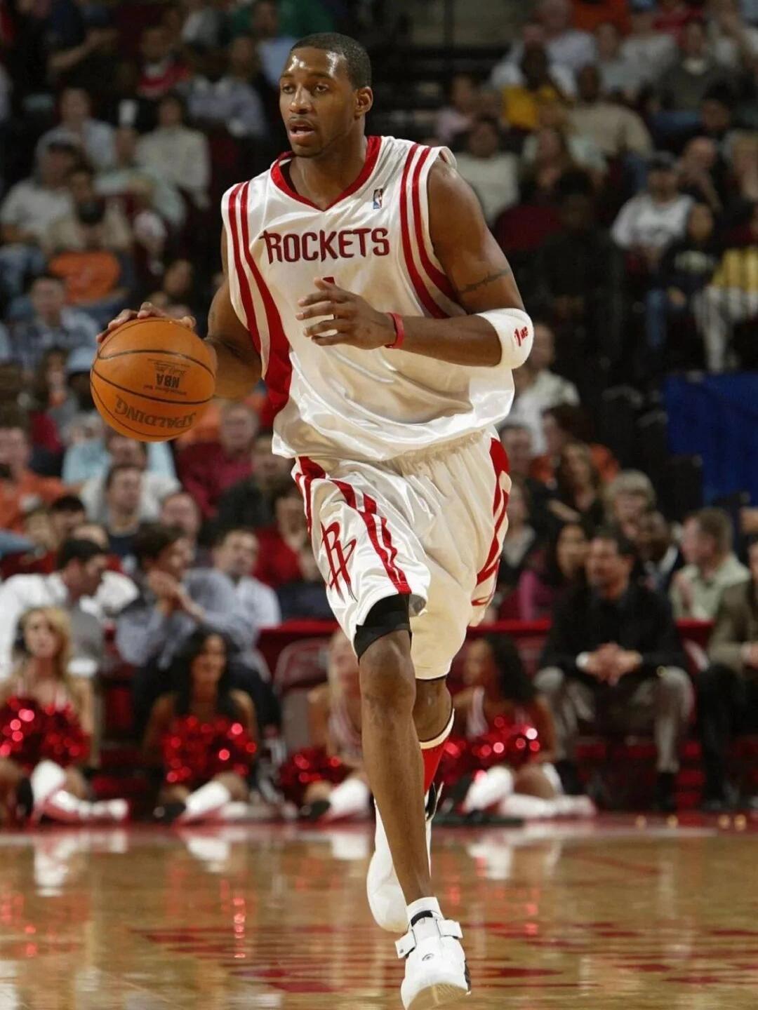 毛罗：尤文后防缺乏领袖，斯帕莱蒂应让他们展现个性成为领袖（毛罗：尤文后防缺少领袖 斯帕莱蒂应鼓励球员展现个性并挑起重担）