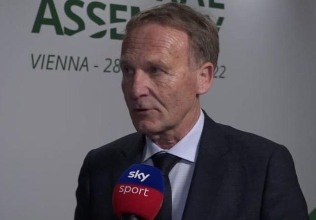 记者：恩德里克1月租借去里昂，正筹备搬家但皇马告知先等等（记者：恩德里克预计1月租借赴里昂，已准备搬家但被皇马要求等待）