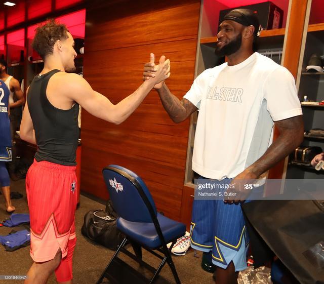 克瓦拉茨赫利亚激活巴黎圣日耳曼：大胜雷恩找回法甲节奏（克瓦拉茨赫利亚领衔爆发，巴黎圣日耳曼痛击雷恩重拾法甲感觉）