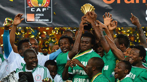 博涅克：莱万是过去二三十年里世界上最好的九号球员（博涅克盛赞莱万：近20至30年世界最佳中锋）