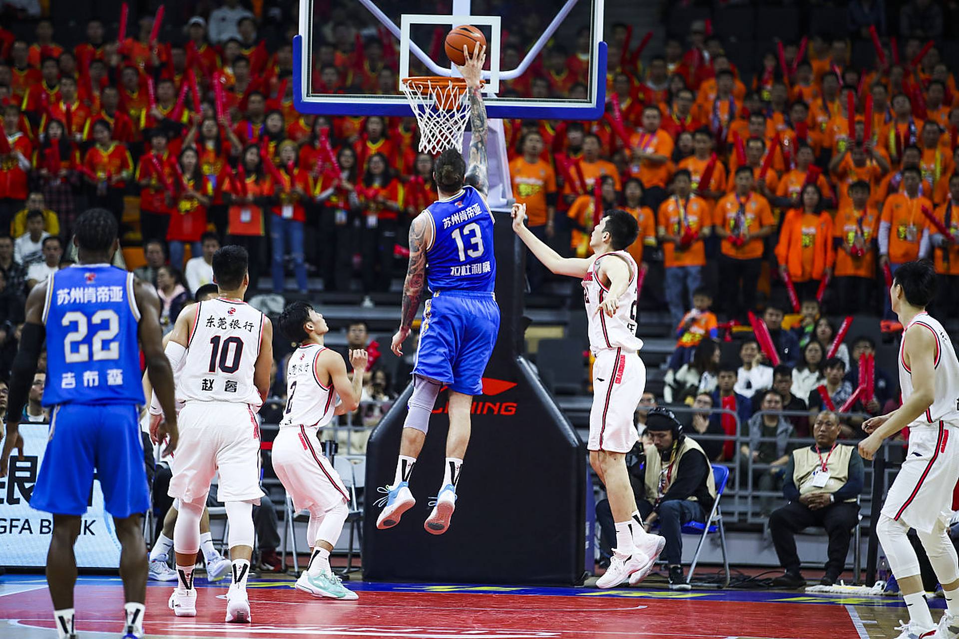 阿斯顿维拉 vs. 阿森纳：乌奈·埃梅里能再次智胜米克尔·阿尔特塔吗？（维拉迎战阿森纳：埃梅里能否再度压制阿尔特塔？）