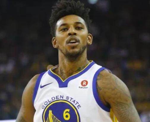 意媒：因西涅优先考虑加盟拉齐奥，他正等待俱乐部的明确信号（意媒：因西涅更倾向加盟拉齐奥，正等待俱乐部明确表态）