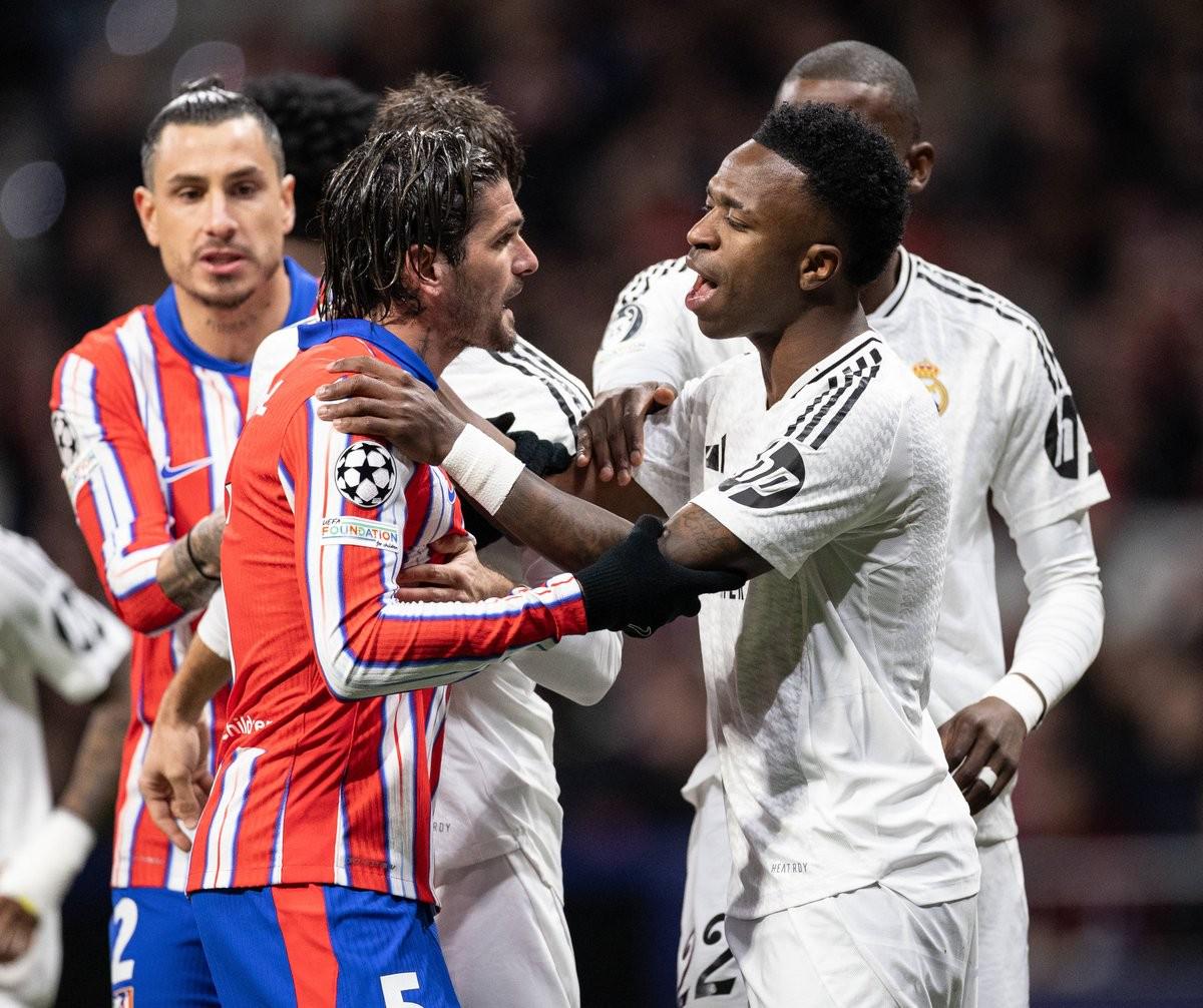 半场战报：汉堡1-0斯图加特，格拉策尔破门（半场：汉堡1-0领先斯图加特，格拉策尔建功）