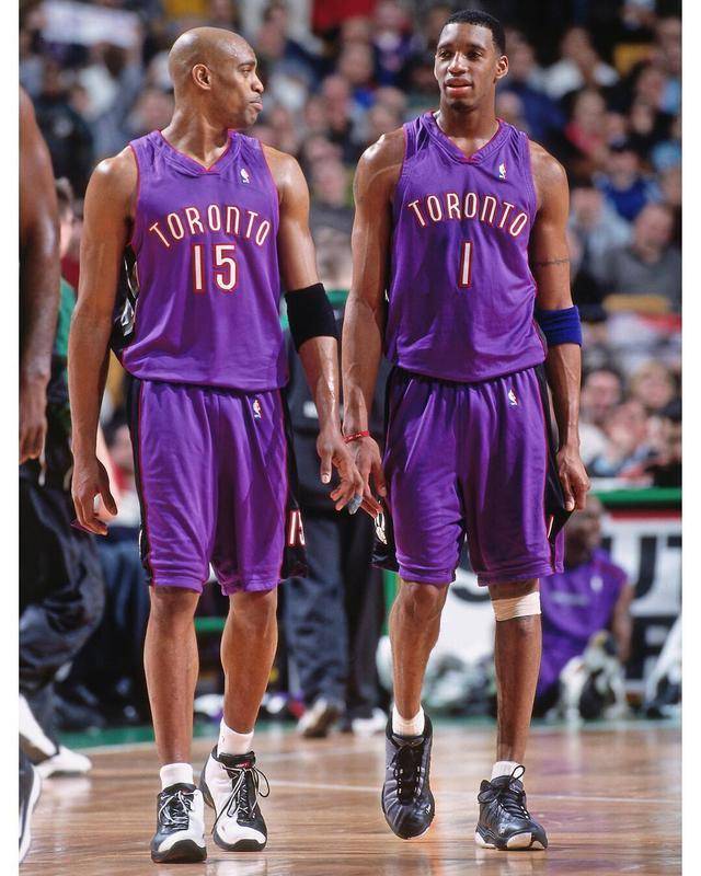 恐怖！本赛季杜伦作为挡拆顺下球员命中率高达83.3%（太高效！杜伦本季挡拆顺下终结命中率达83.3%）